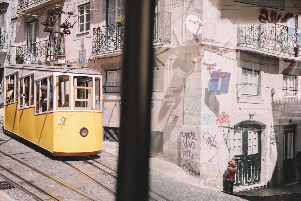 Santa Bica Eat Drink & Sleep Bed & Breakfast Lisboa Екстериор снимка